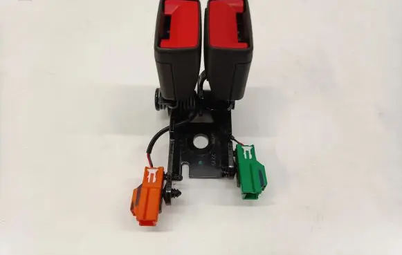 Polestar 2 Middle seatbelt buckle (rear) 31675959