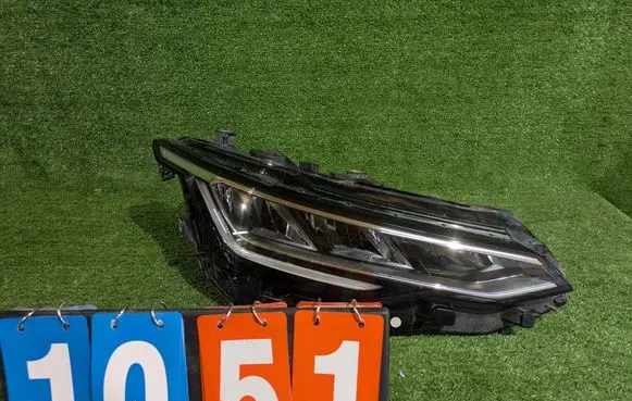 Volkswagen Golf VIII Headlight/headlamp 