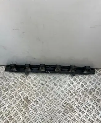 Rear bumper mounting bracket