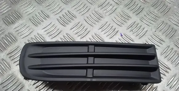 Toyota Avensis T220 Front bumper lower grill 5311205040
