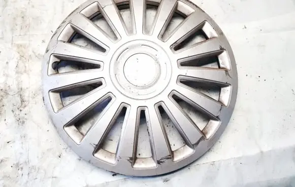 Volkswagen PASSAT B5 R15 wheel hub/cap/trim 