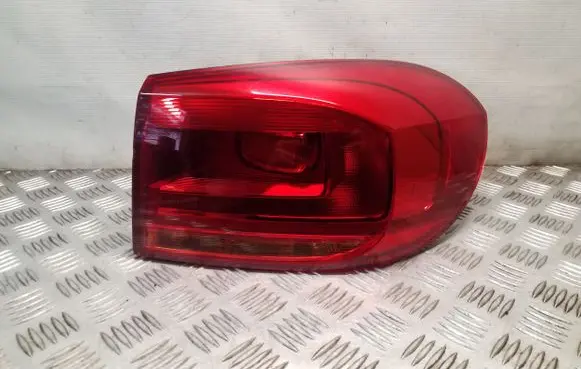 Volkswagen Tiguan Rear/tail lights 5N0945096Q
