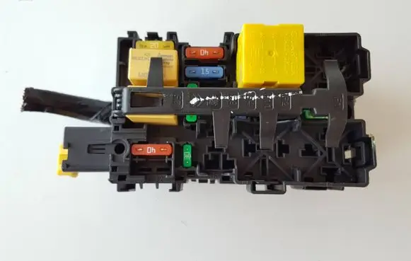 Opel Grandland X Fuse box set 9806192580 A0060801 10BC0
