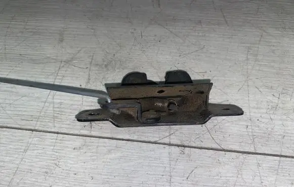 Peugeot 206 Tailgate lock latch 