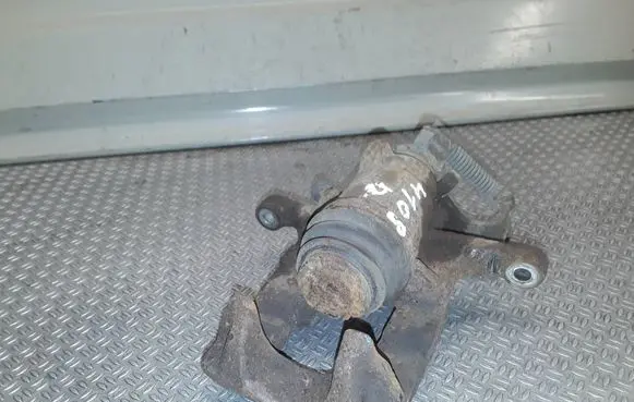 Opel Astra J Rear brake caliper