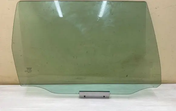Volvo XC70 Rear door window glass 43R001105