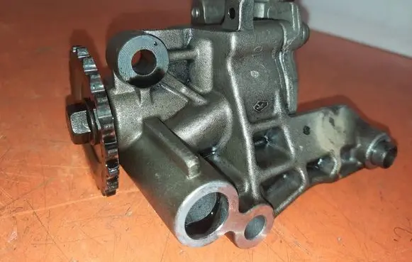 Skoda Fabia Mk2 (5J) Oil pump 045115105C