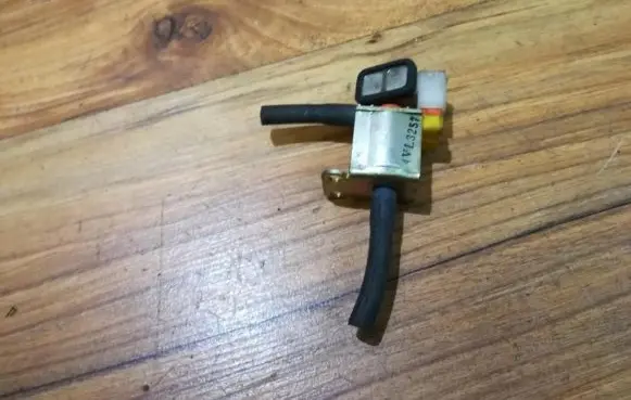 Honda Accord Turbo solenoid valve 4VL3257 Nera