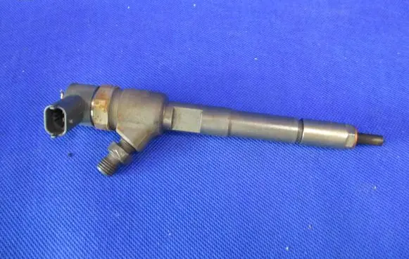 Opel Corsa E Fuel injector 0445110618