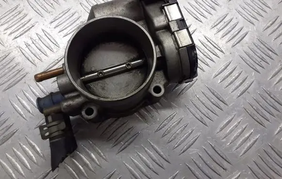 Volkswagen PASSAT B5.5 Throttle body valve 078133062B