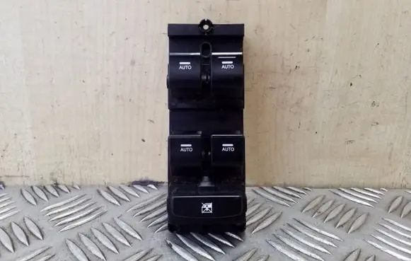 Hyundai i40 Electric window control switch 935703Z050 39R4951000