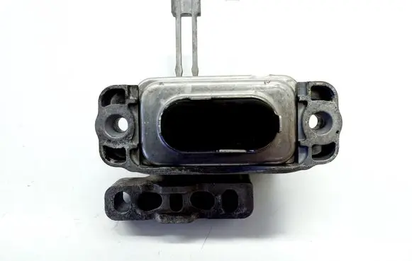 Engine mount bracket