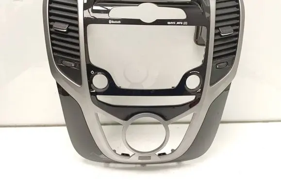 Radio/GPS head unit trim