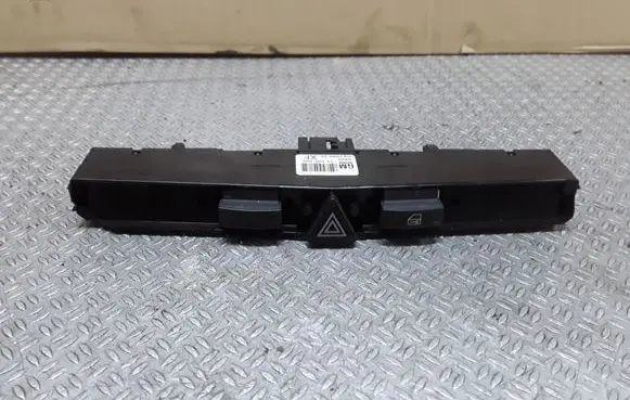 Opel Astra H Hazard light switch 13100105