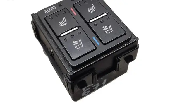 Lexus RX 450H Seat heating switch 8475248010 75J230