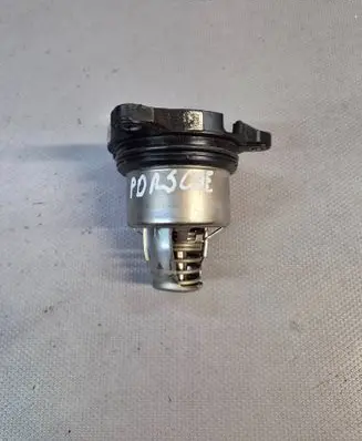 Porsche Cayenne (9Y0 9Y3) Thermostat/thermostat housing 06M121115H V79804