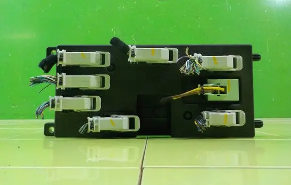 Jaguar XE Fuse box set HPLA14F041BG BEZPIECZNIKOW
