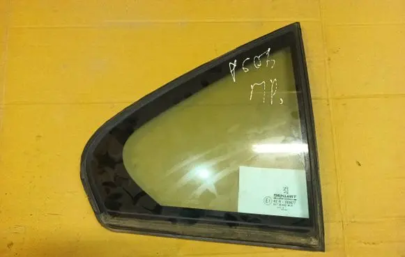 Rear vent window glass
