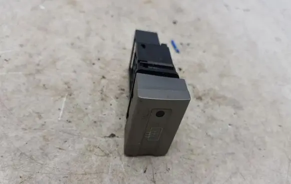 Nissan Note (E11) Windscreen/window heater switch 06016