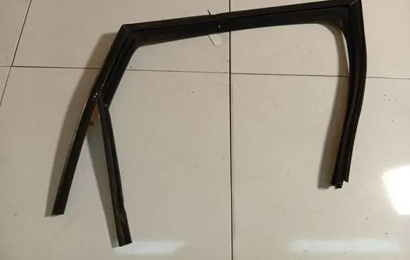 Citroen C4 I Picasso Rear door glass trim molding 9654065480