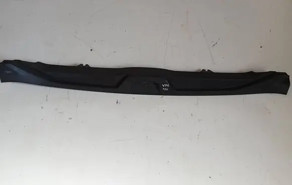 Volvo V70 Tailgate trim 