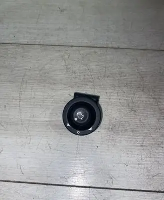 Wing mirror switch