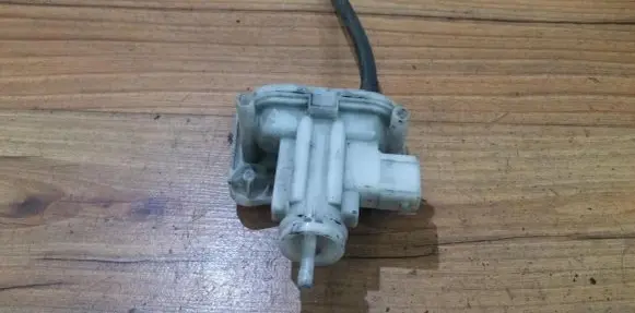 Audi 80 90 S2 B4 Central locking vacuum pump 893862123 893862153