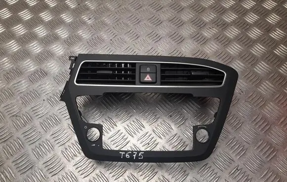 Hyundai i20 (GB IB) Radio/GPS head unit trim 84740C8AC0