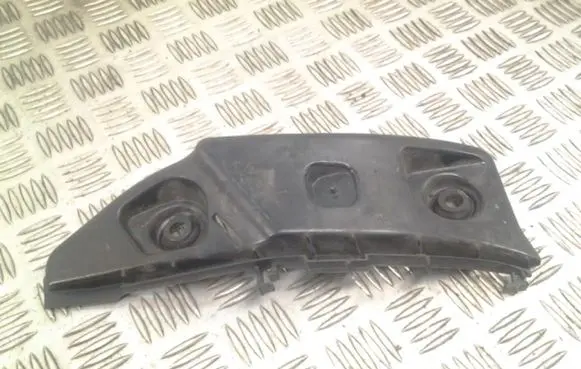Front bumper mounting bracket