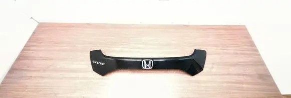 Tailgate trim