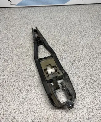 BMW 3 E46 Front door exterior handle/bracket 8216122