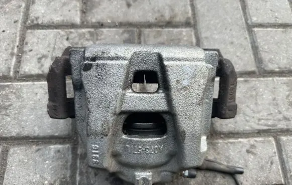 Audi A5 Sportback 8TA Front brake caliper