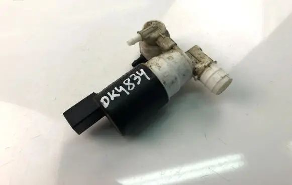 Volvo V60 Windscreen/windshield washer pump 31349264