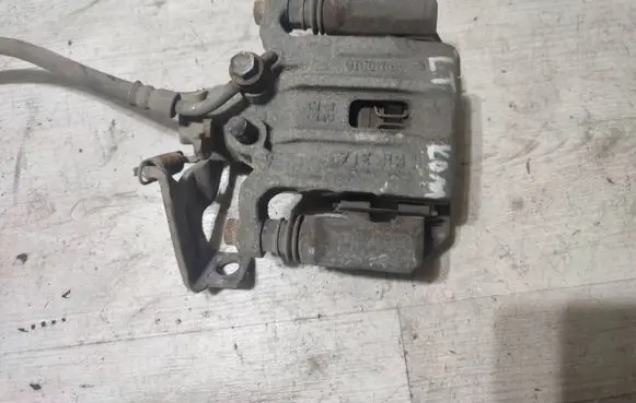 Hyundai Kona I Rear brake caliper 715H1
