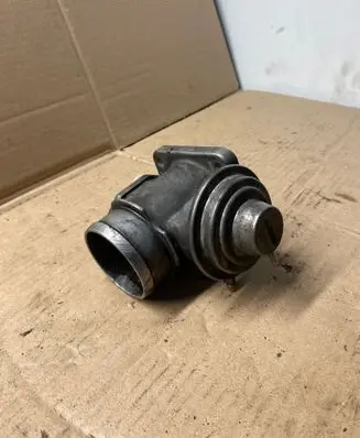 BMW 5 E39 EGR valve 2248139