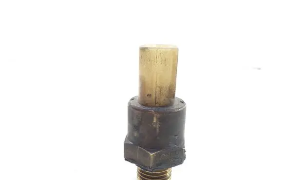 BMW 5 E39 Oil temperature sensor 8363677