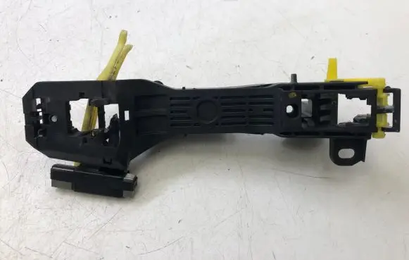 Toyota Avensis T270 Rear door exterior handle/bracket 