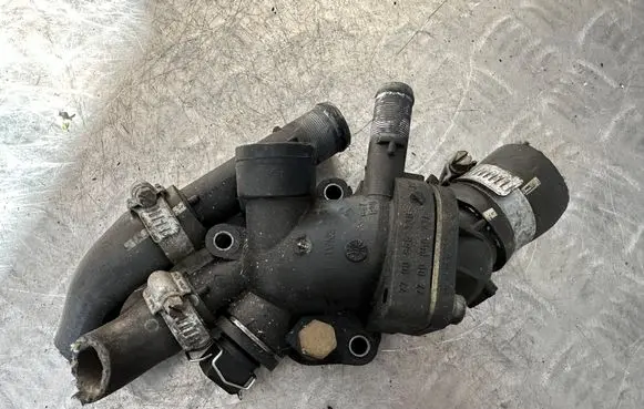 Thermostat/thermostat housing