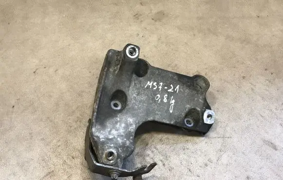 BMW 3 E90 E91 A/C compressor mount bracket 7505980