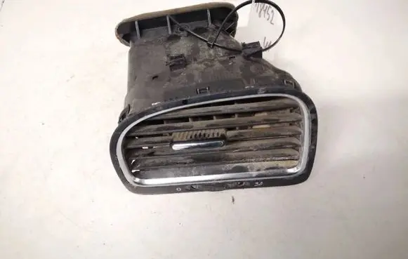 Volkswagen Golf VI Dash center air vent grill 5k0819709 5k0819703
