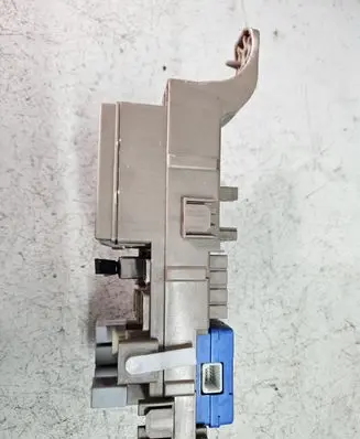 Toyota Corolla E120 E130 Fuse module 8264102040 MB323008521