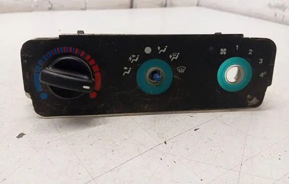 Ford Mondeo MK I Climate control unit 93BW18D