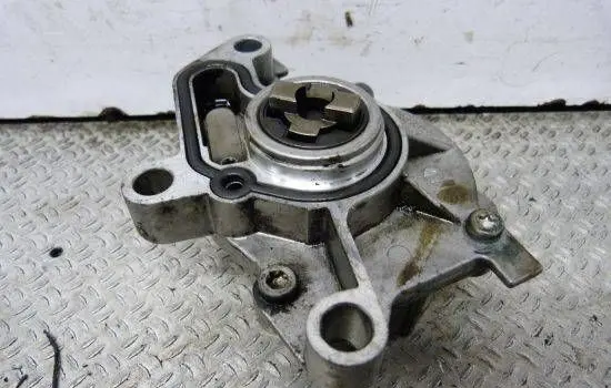Volkswagen Golf IV Vacuum pump 038145101B