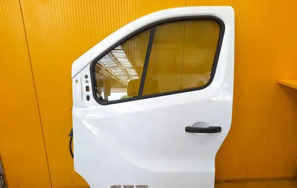 Renault Trafic III (X82) Front door