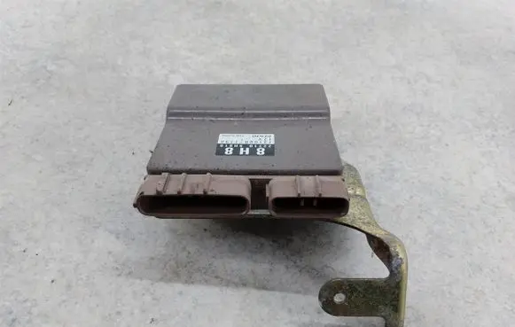 Nissan X-Trail T30 Fuel injection control unit/module 227108H810
