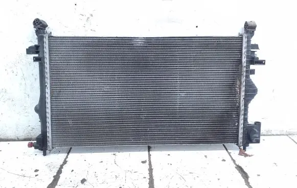 Opel Insignia A Coolant radiator 13241725