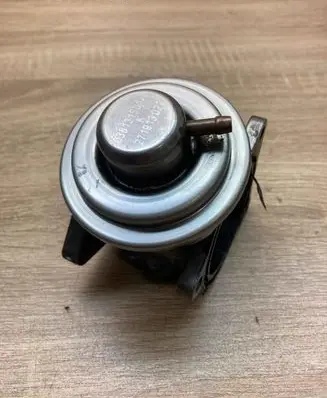 Volkswagen Touran I EGR valve 038131501AN 271913022