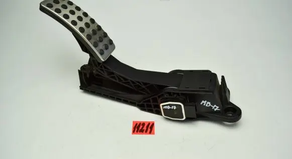 Mercedes-Benz R W251 Accelerator throttle pedal A1643000104 0030 ZGS007
