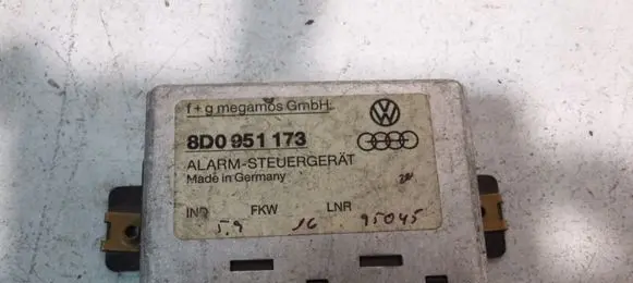 Audi A6 S6 C4 4A Alarm control unit/module 8D0951173