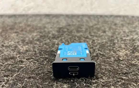 BMW i4 USB socket connector 5A84161